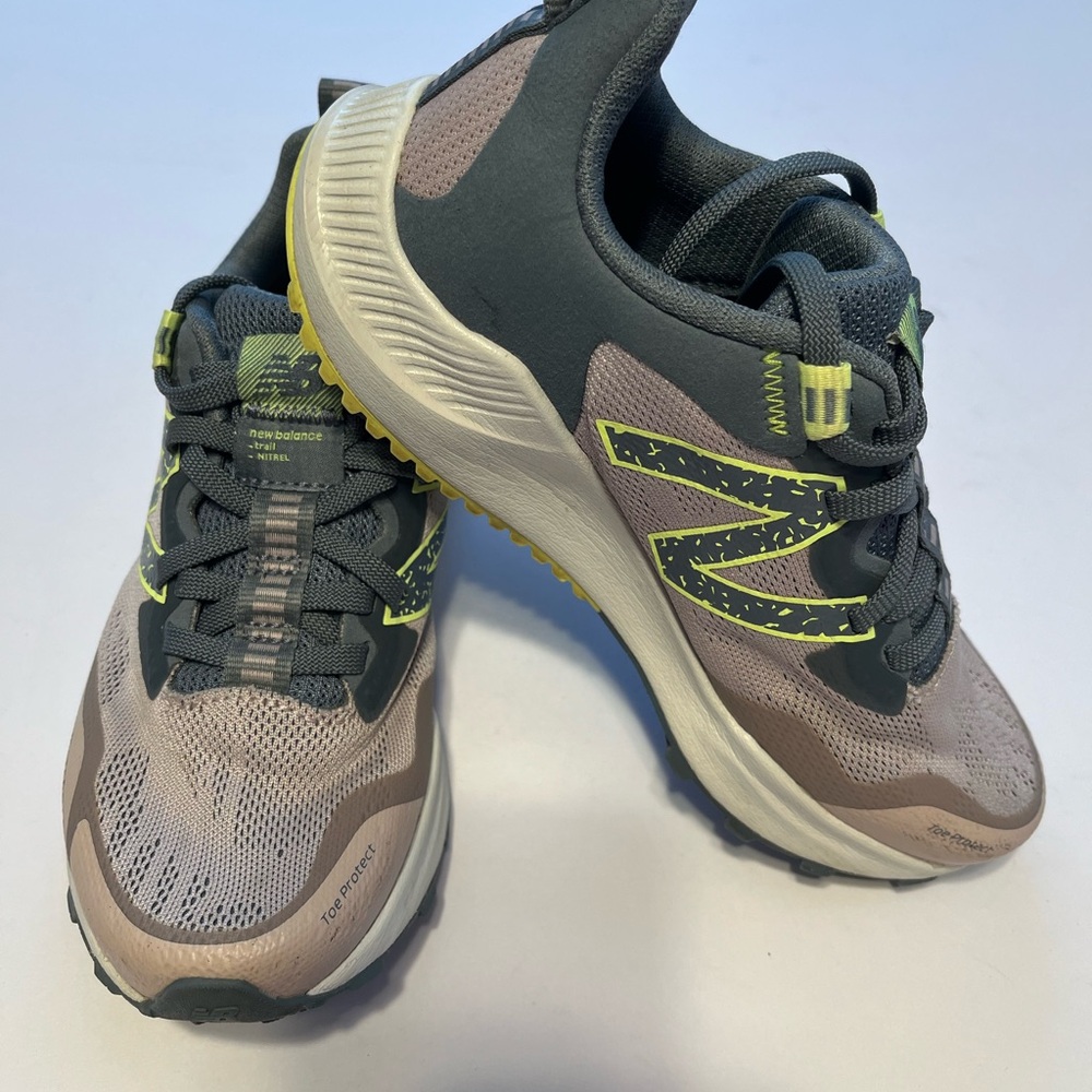 New Balance Women’s 6 Shoes Comfort Nitrel Trail Running Grey Pink Athletic - Picture 9 of 12